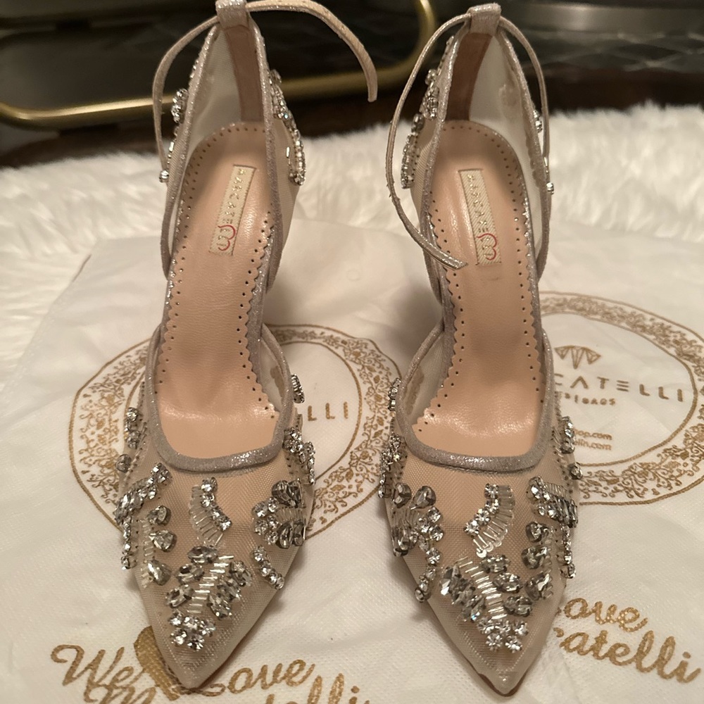 Cream color size 7.5 chic wedding shoes